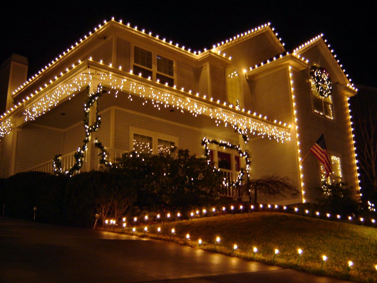 Christmas Lights Installation Service in Chicagoland and Suburbs